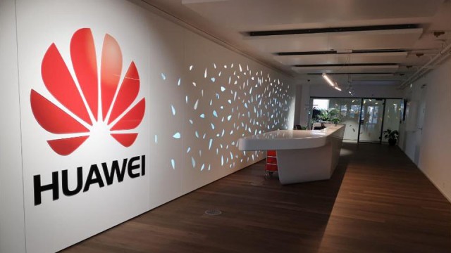 Huawei kvůli sankcím propustí v USA stovky zaměstnanců