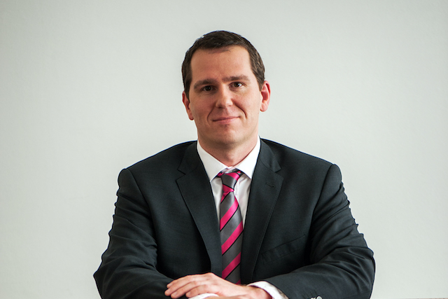 Předseda ČTÚ rezignoval kvůli aukci 5G kmitočtů, vláda ho krátce poté odvolala