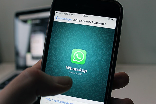 WhatsApp spouští platby přes Facebook Pay