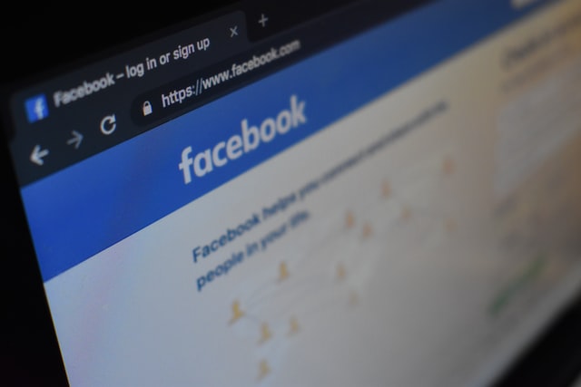 Facebook musí ve Francii doplatit přes 100 milionů eur na daních