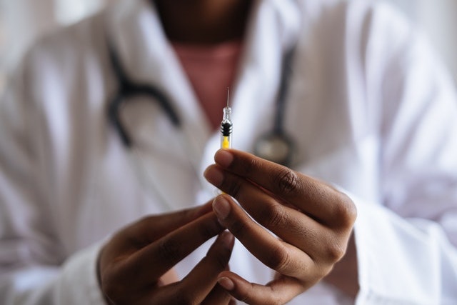 Facebook zakáže reklamy odrazující od očkování