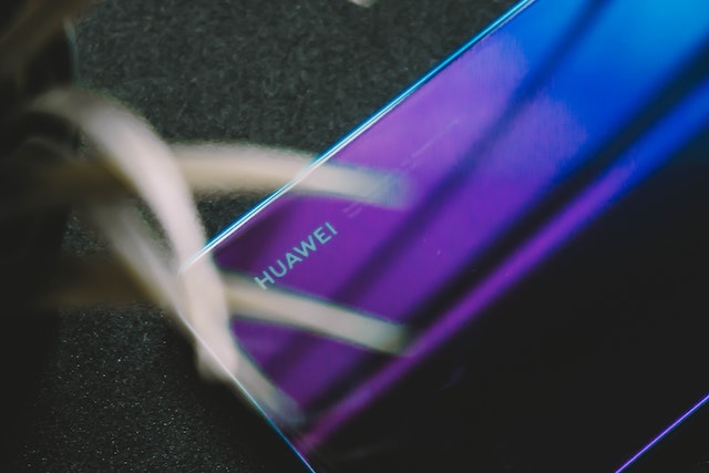 Huawei jedná o prodeji dalších značek svých telefonů