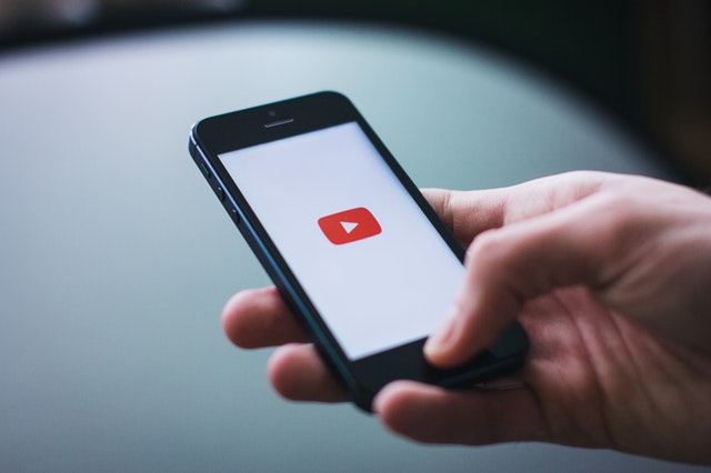 YouTube umožní sledovat videa ve vyskakovacím okně i neplatícím uživatelům