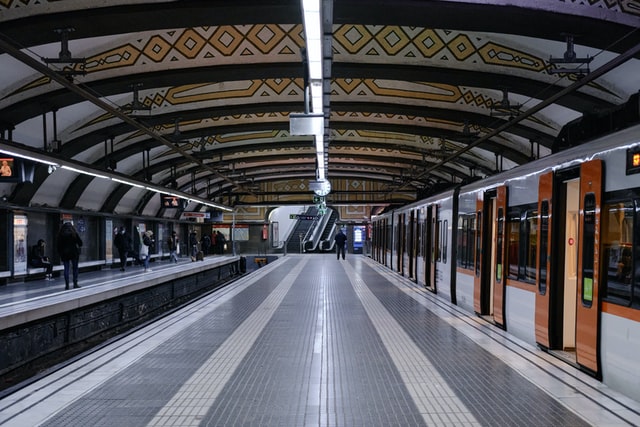 V Barceloně jezdí první vlak s podporou 5G