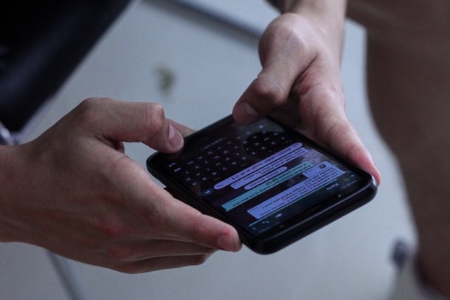 Vylepšený WhatsApp obsahuje funkce navíc, ale také malware