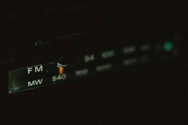 Český rozhlas ukončuje vysílání na středních a dlouhých vlnách. Jak ho přeladit?