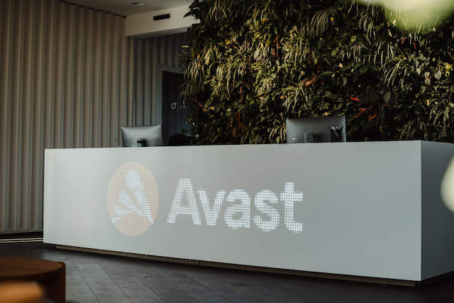 Dokončení akvizice Avastu se odkládá na duben