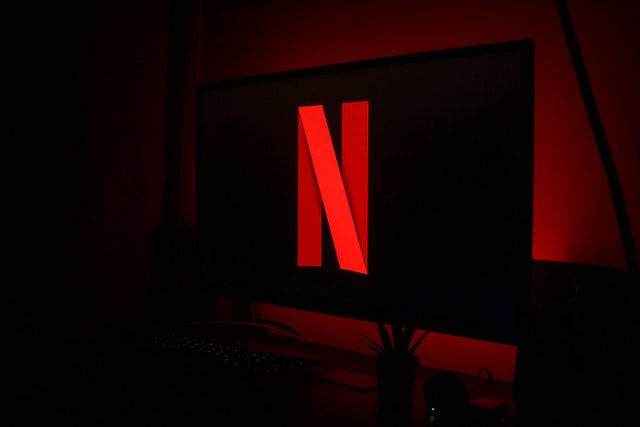 Netflix bude účtovat 3 dolary za každého uživatele mimo vaši domácnost