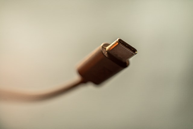 Zavedení jednotných USB-C nabíječek čeká na finální schválení, nově by se mělo týkat i notebooků