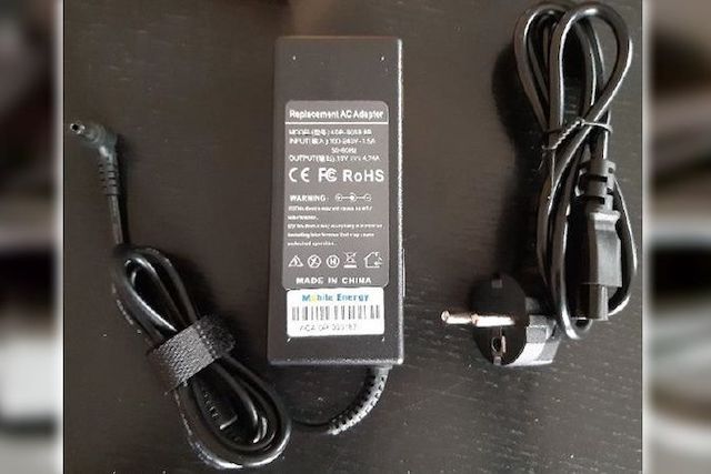 ČOI varuje před nebezpečnou nabíječkou na notebooky Mobile Energy