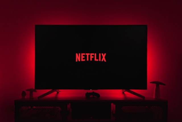 Netflix zrušil nejlevnější tarif bez reklam