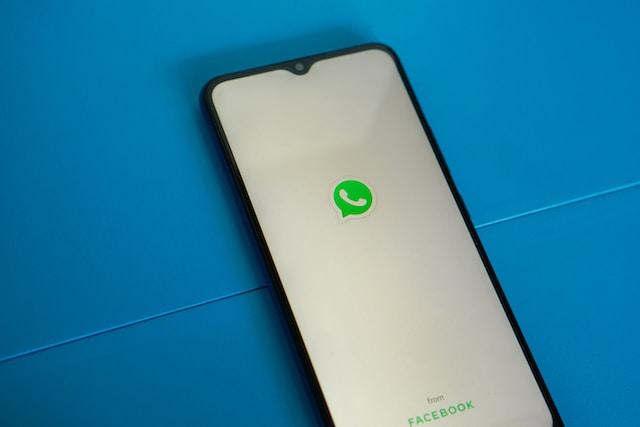 WhatsApp nově umožňuje začínat chaty s neznámými čísly