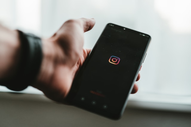 Instagram testuje sdílení příspěvků pro blízké přátele