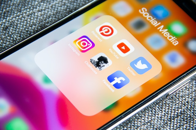 Instagram a Facebook nabídnou v EU předplatné bez reklam