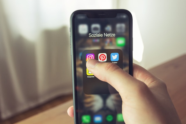 Meta ukončuje propojení zpráv na Instagramu a Facebooku