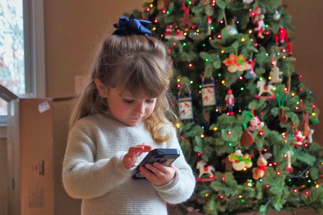 Vánoce 2025: Jak nastavit rodičovskou kontrolu na nových zařízeních