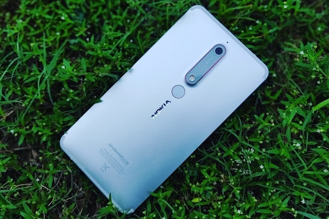 Značka Nokia opouští trh s chytrými telefony