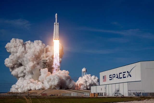 USA prý využívají satelity SpaceX pro špionáž, Rusko pohrozilo útokem na ně