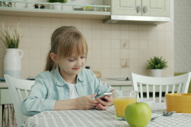 Dánsko zakáže dětem do 15 let přístup na sociální sítě