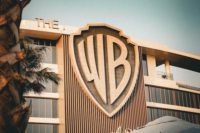 Netflix koupí filmové a streamingové aktivity Warner Bros.