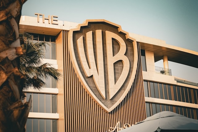 Netflix chystá hotovostní nabídku na Warner Bros, chce urychlit prodej