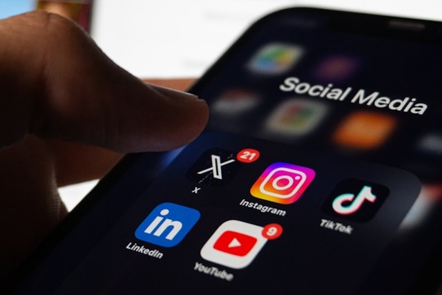 Španělsko bude vyšetřovat X, Metu a TikTok kvůli šíření AI dětské pornografie