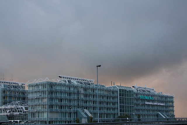Siemens může kvůli pravidlům EU přesunout AI investice do USA a Číny