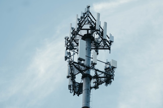 ČTÚ otevře pásmo 26 GHz pro 5G a FWA sítě