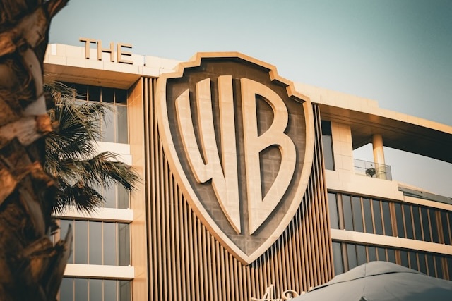 Kalifornie chce zablokovat převzetí Warner Bros. Discovery společností Paramount