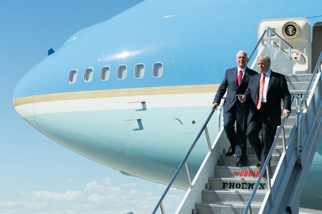 Trump odmítá další regulaci AI a varuje před ztrátou náskoku před Čínou