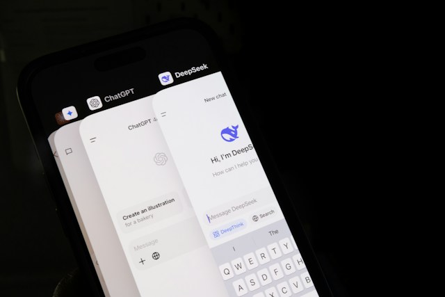 Čínské AI modely rychle rostou, v příjmech ale výrazně zaostávají za americkou konkurencí
